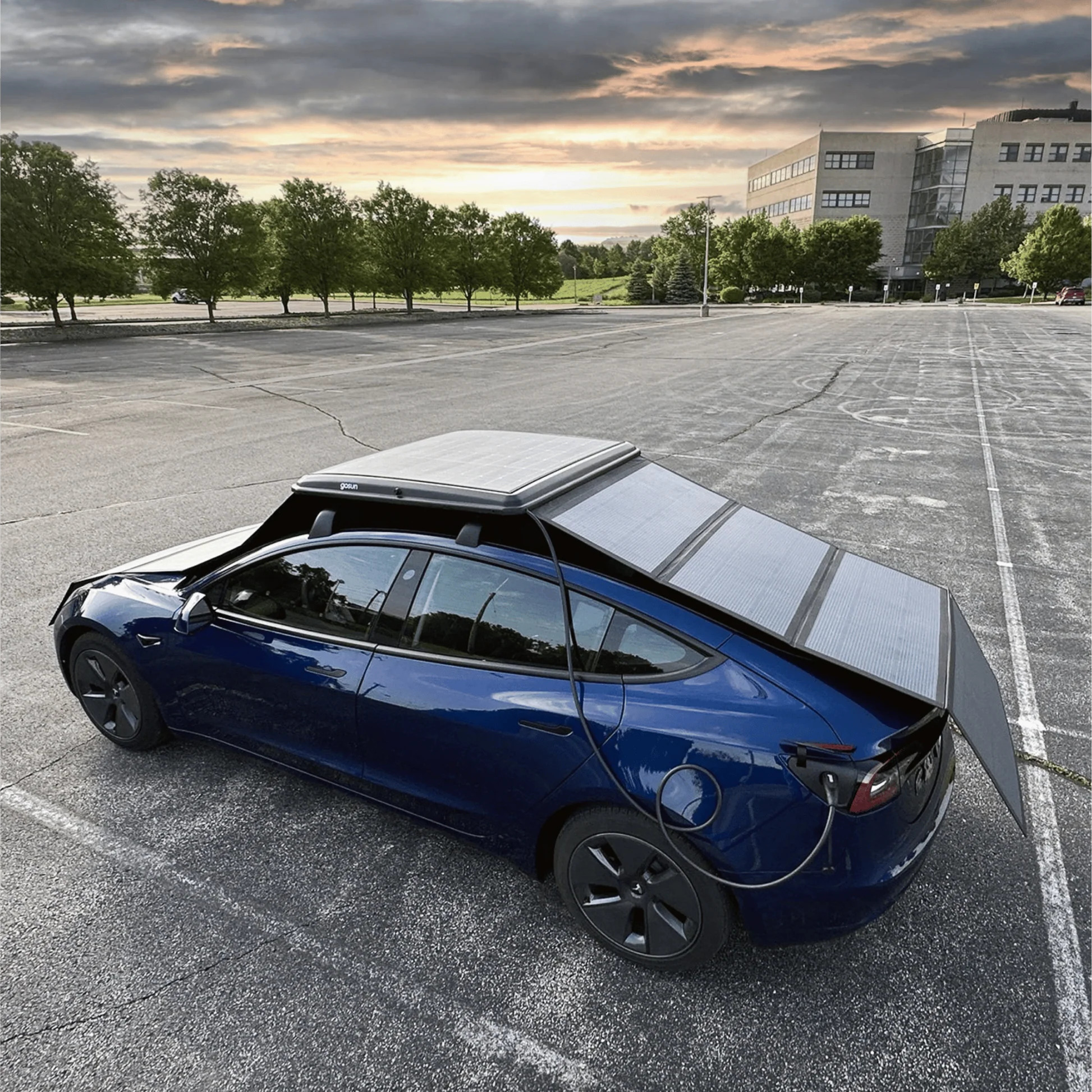 Carregador solar portátil de teto para carros elétricos